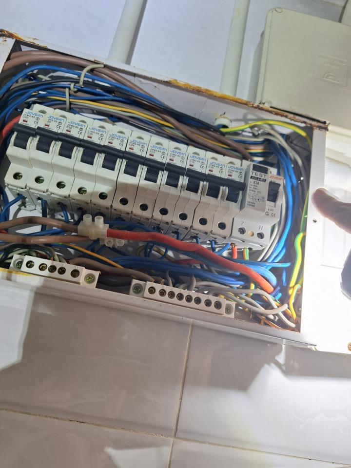 電工工作照片