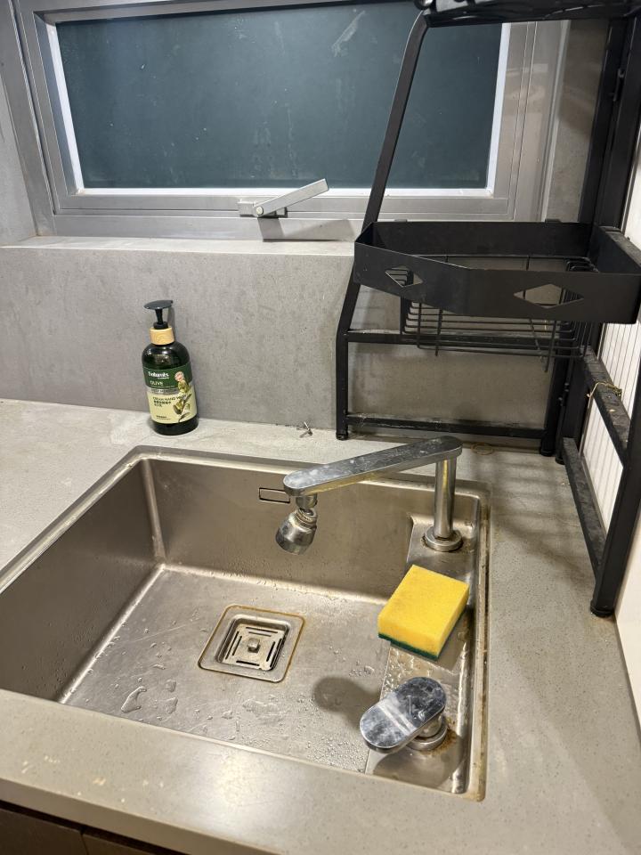 廚房鋅盤安裝工作照片