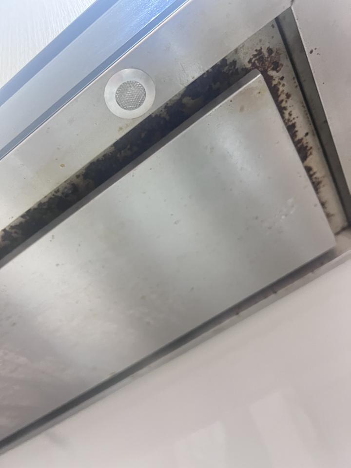 抽油煙機清洗工作照片