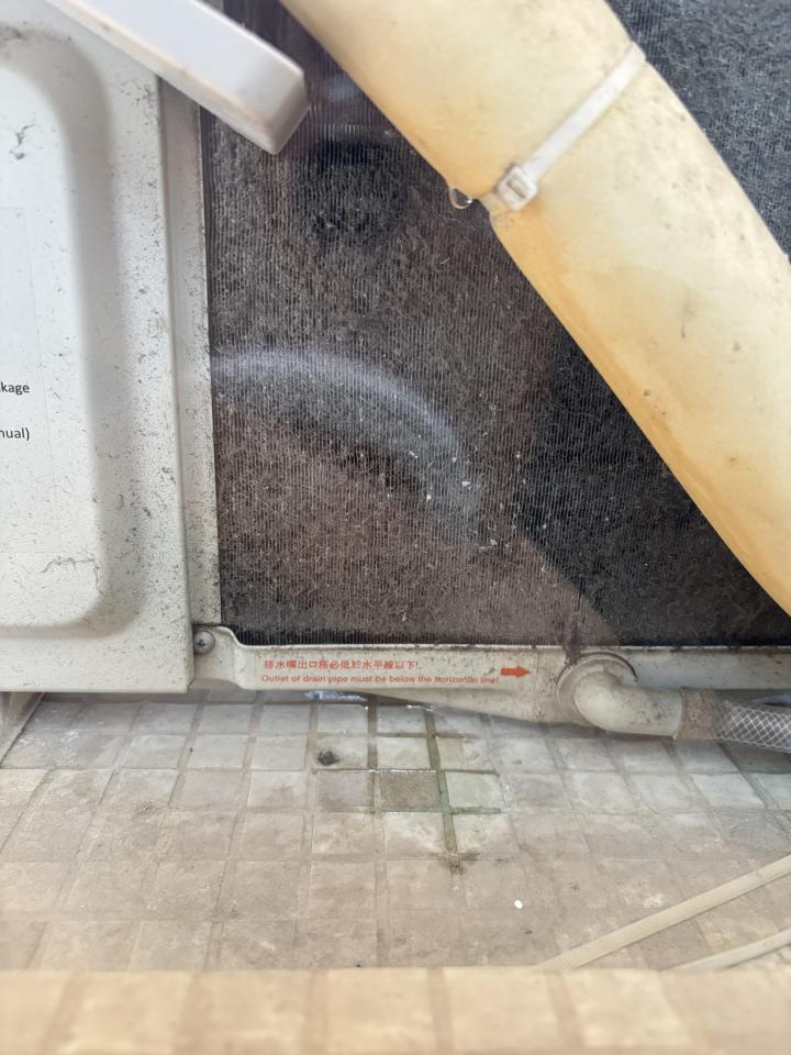 冷氣維修工作照片