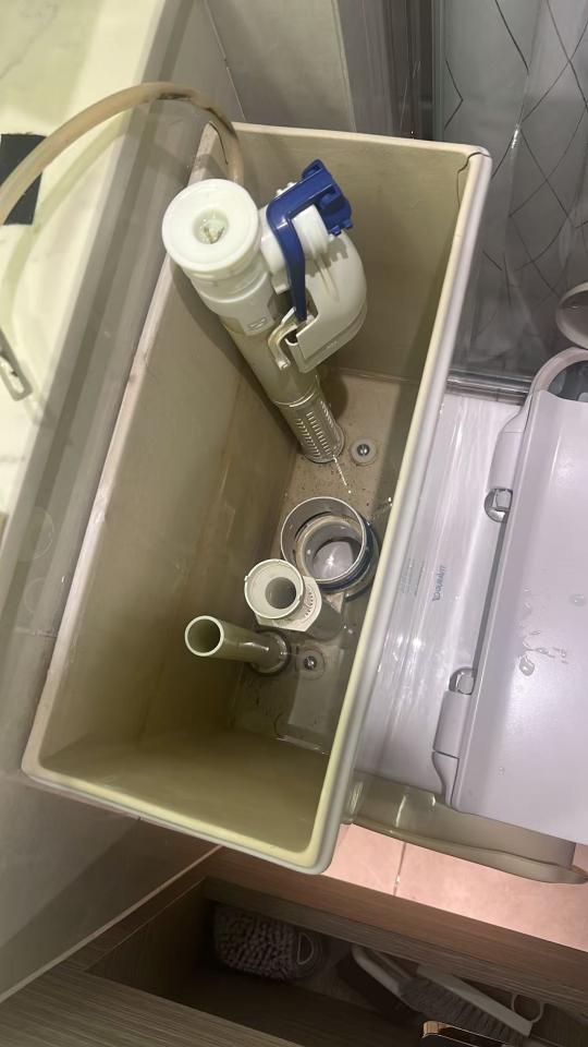 馬桶安裝工作照片 馬桶安裝工作照片