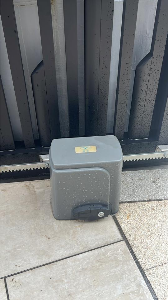Roller shutter repairjob photo