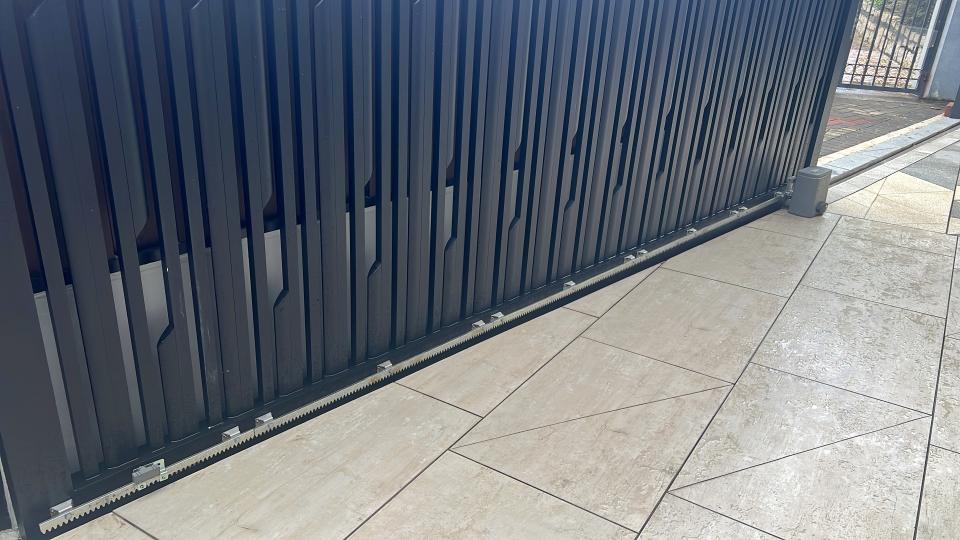 Roller shutter repairjob photo