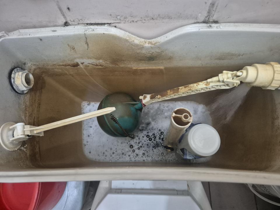 馬桶安裝工作照片