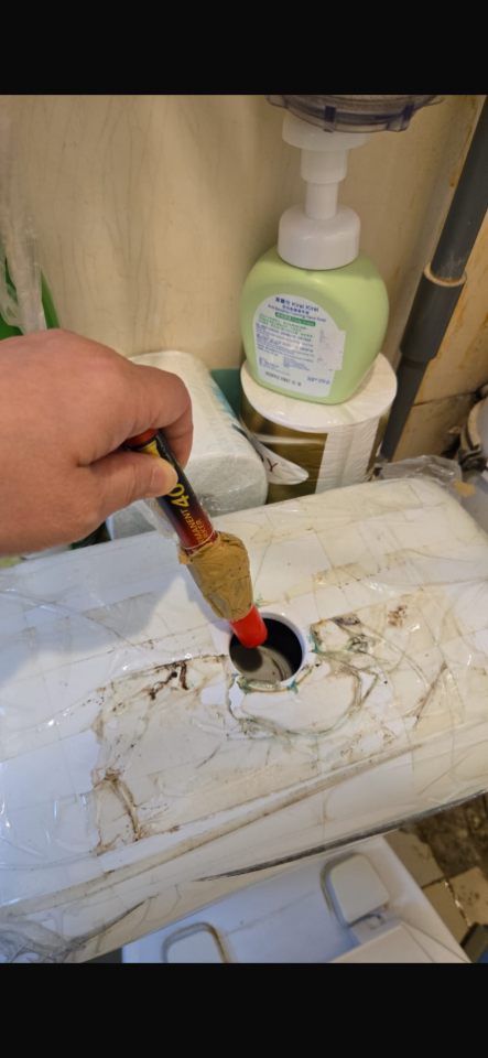 馬桶安裝工作照片