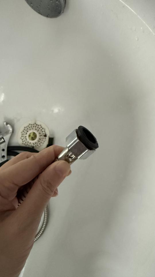水龍頭安裝工作照片 水龍頭安裝工作照片