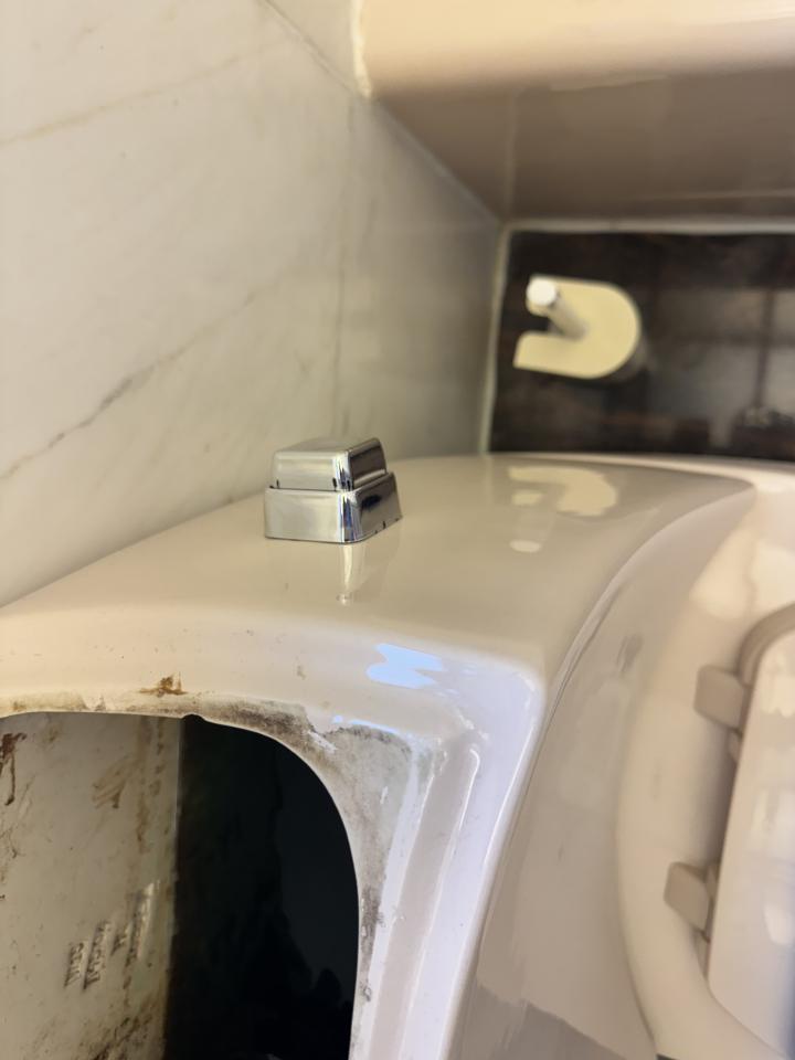 馬桶安裝工作照片 馬桶安裝工作照片