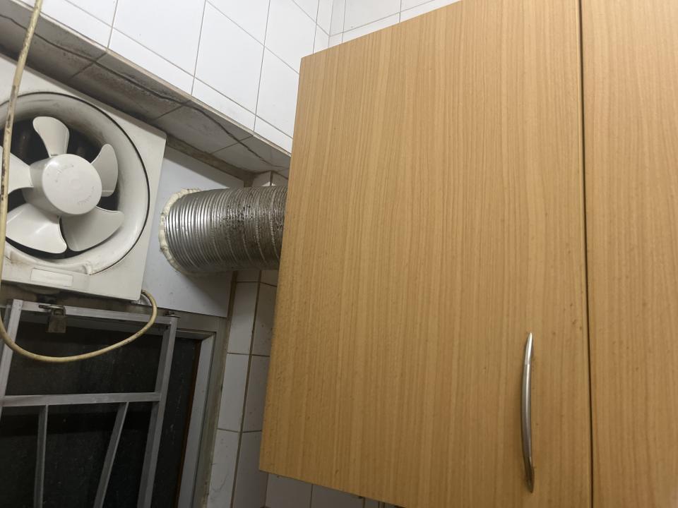 抽油煙機喉接駁工作照片 抽油煙機喉接駁工作照片