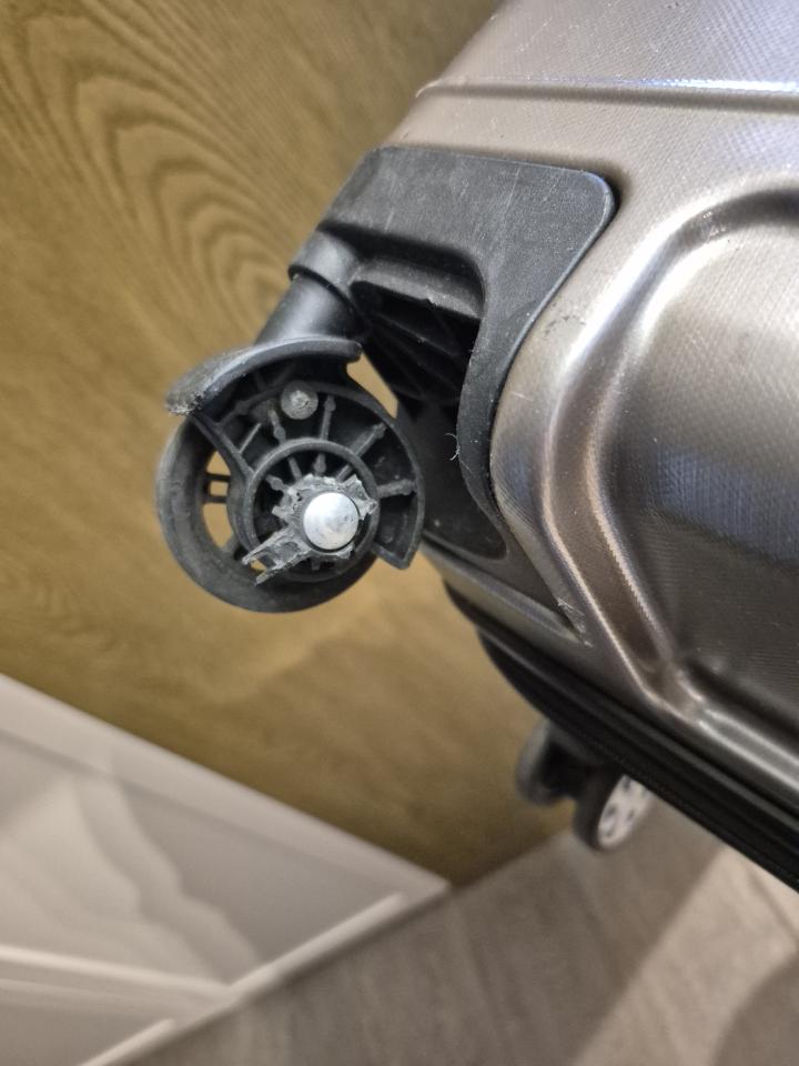 行李箱維修工作照片