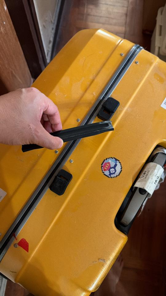 Luggage Repairjob photo