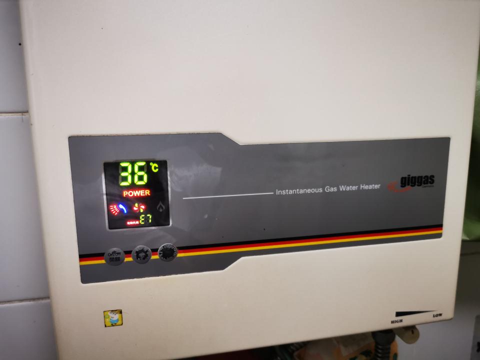 熱水爐安裝維修工作照片