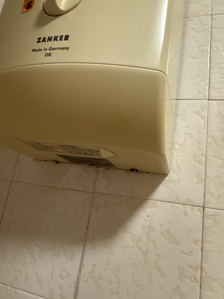 熱水爐安裝維修工作照片