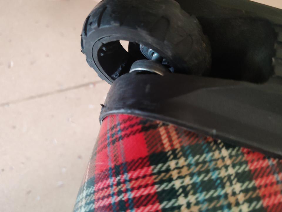 行李箱維修工作照片