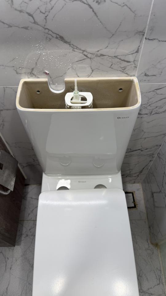 馬桶安裝工作照片