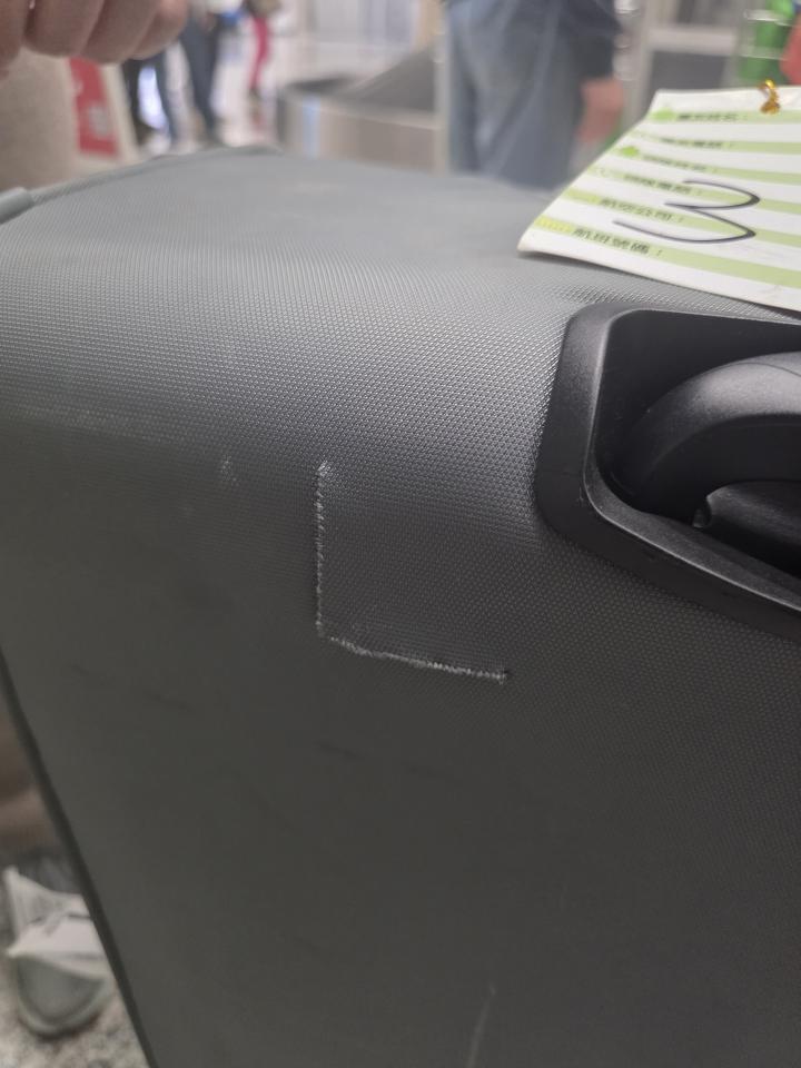 行李箱維修工作照片