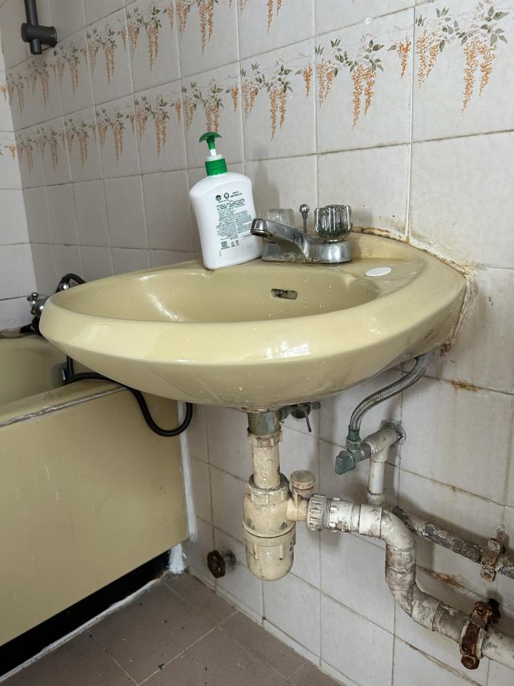 馬桶安裝工作照片