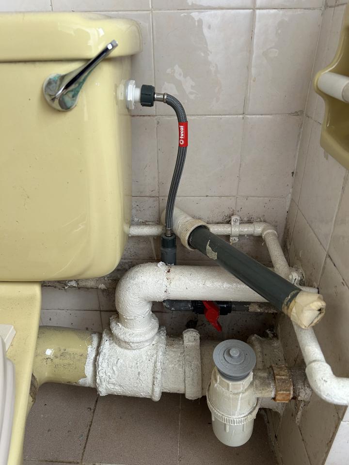 馬桶安裝工作照片