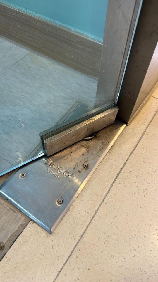 Door repairJob photo