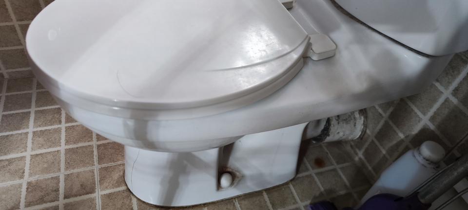 馬桶安裝工作照片