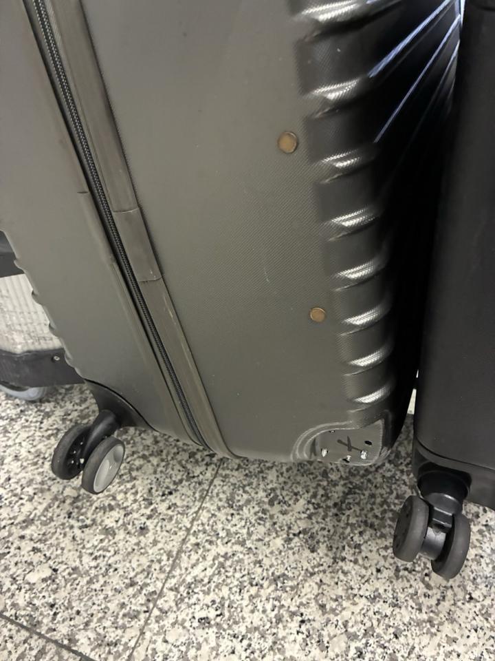 行李箱維修工作照片