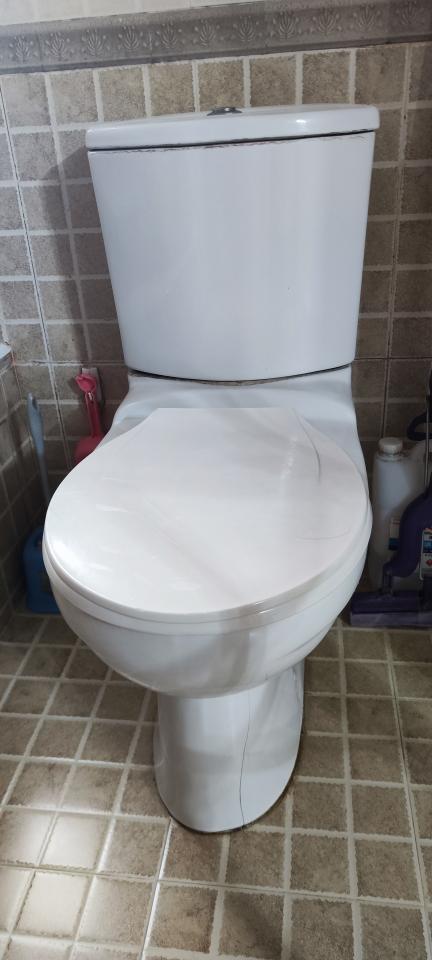 馬桶安裝工作照片