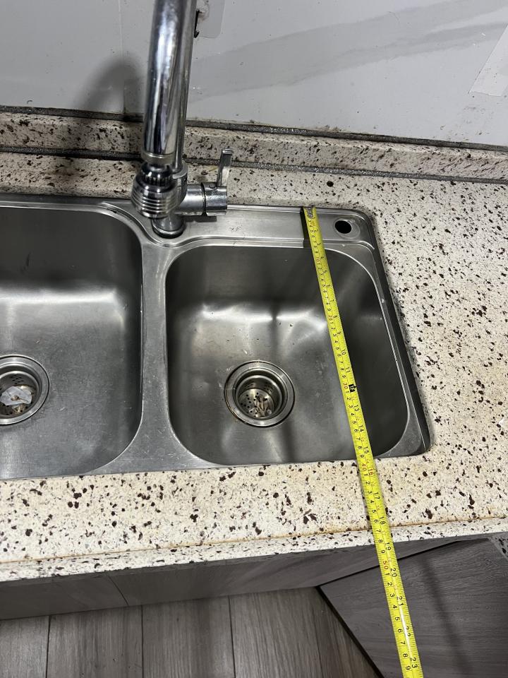 廚房鋅盤安裝工作照片