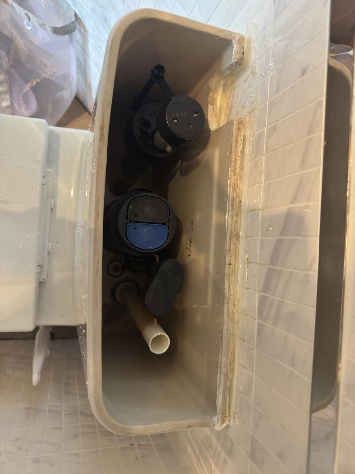 馬桶安裝工作照片