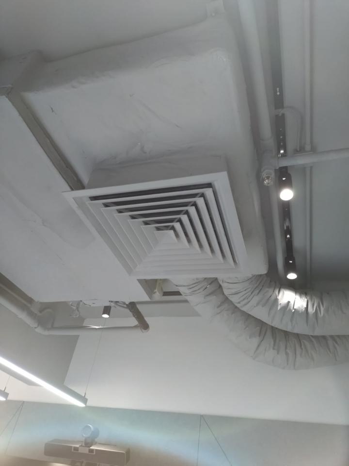 洗冷氣工作照片