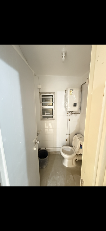 浴室寶安裝工作照片