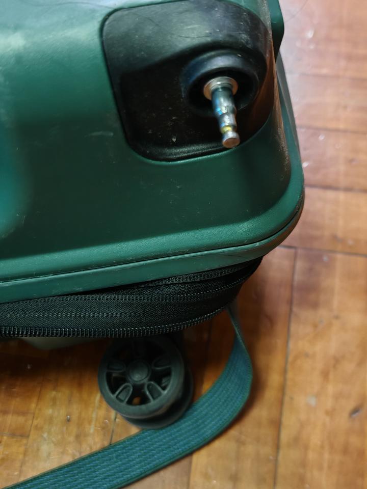 行李箱維修工作照片