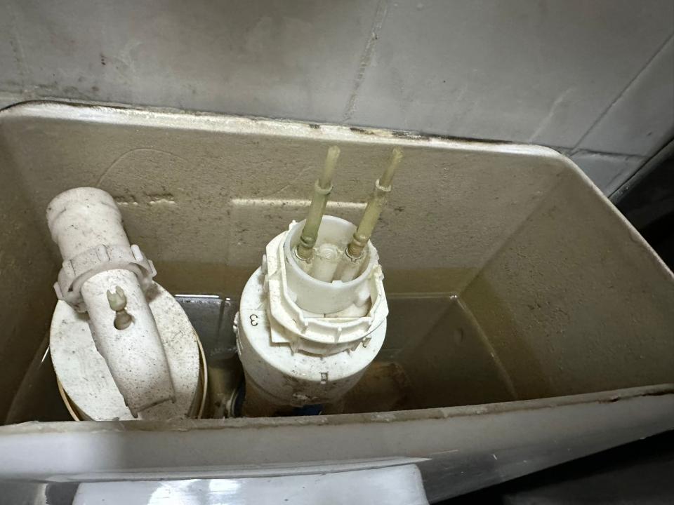 馬桶安裝工作照片