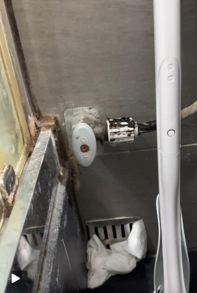 馬桶安裝工作照片