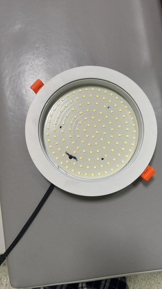 燈飾維修工作照片