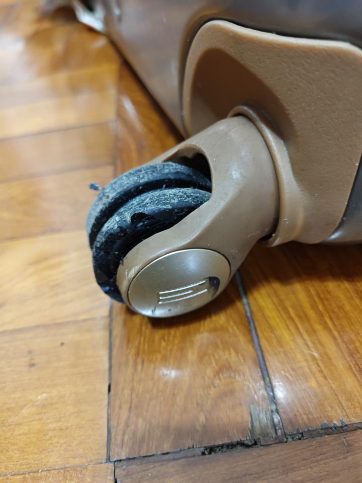 行李箱維修工作照片