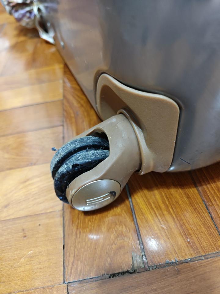 行李箱維修工作照片