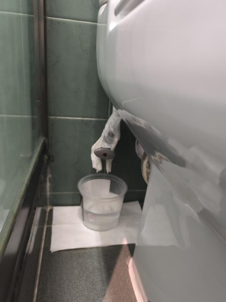 馬桶安裝工作照片