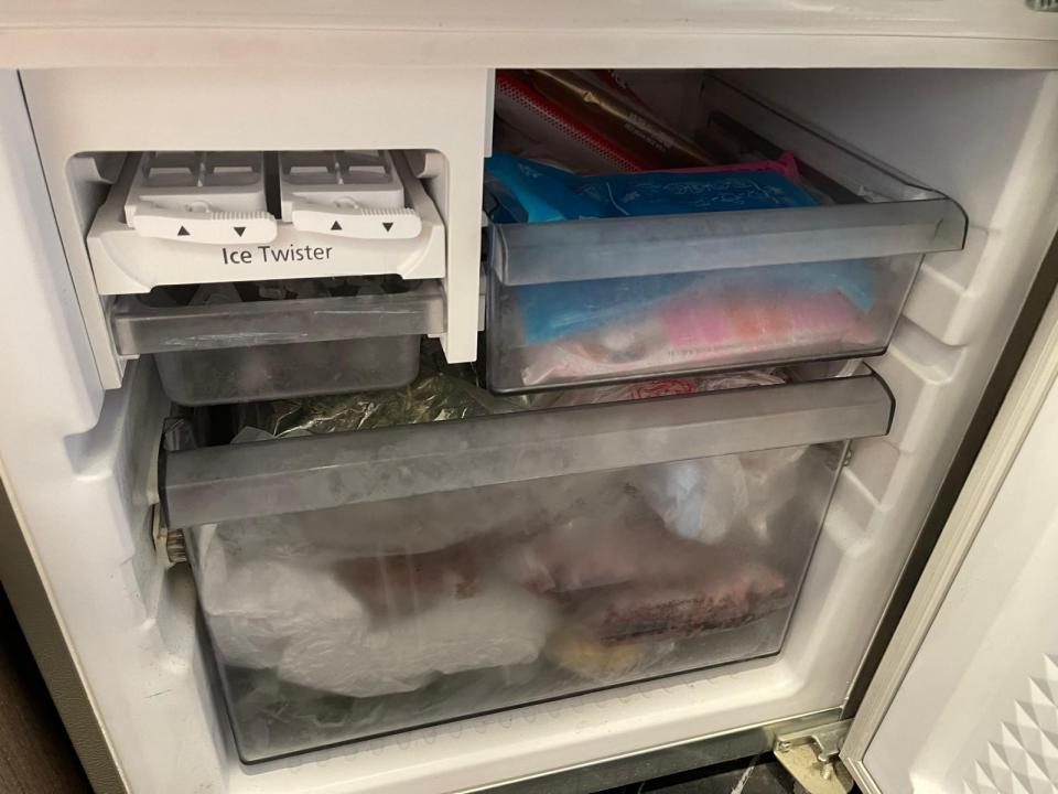 雪櫃維修工作照片