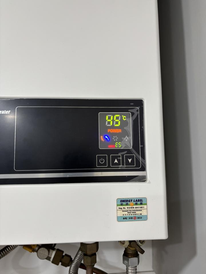 熱水爐安裝維修工作照片