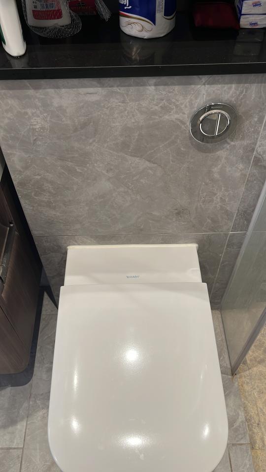 馬桶安裝工作照片