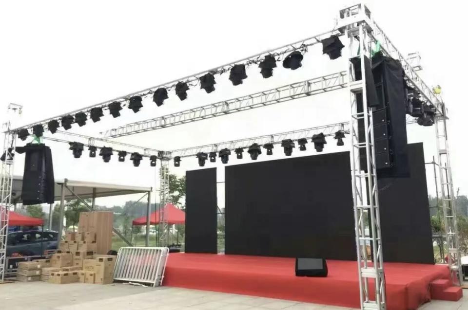 舞台搭建工作照片