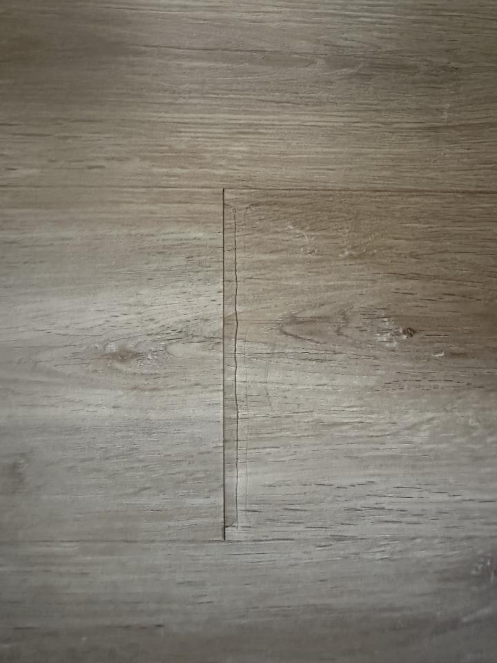 膠地板安裝工作照片