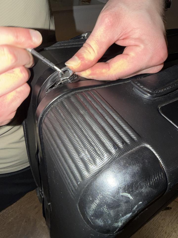 行李箱維修工作照片