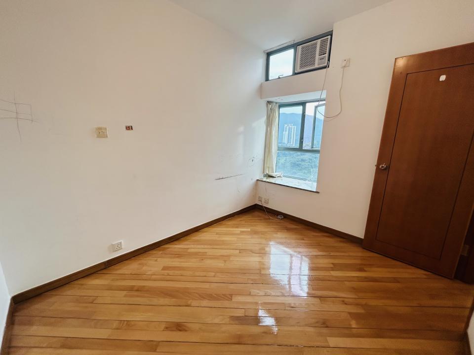 木地板打磨翻新工作照片