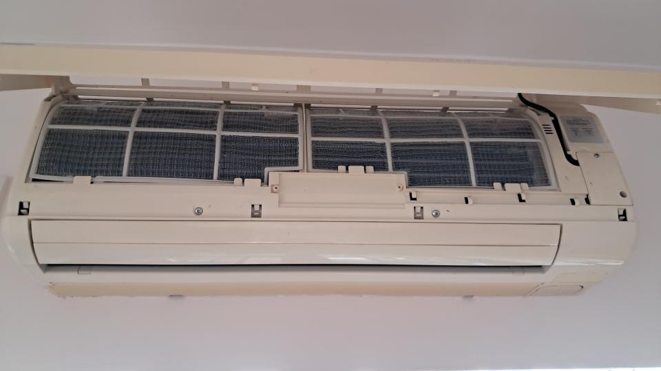 冷氣維修工作照片