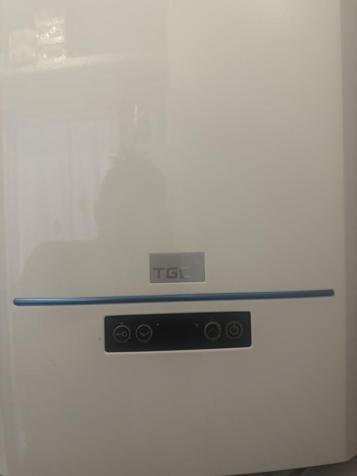 熱水爐安裝維修工作照片