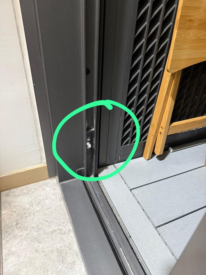 Door repairJob photo