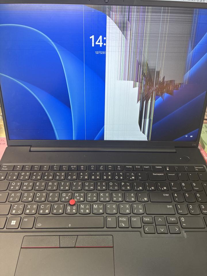 電腦維修工作照片