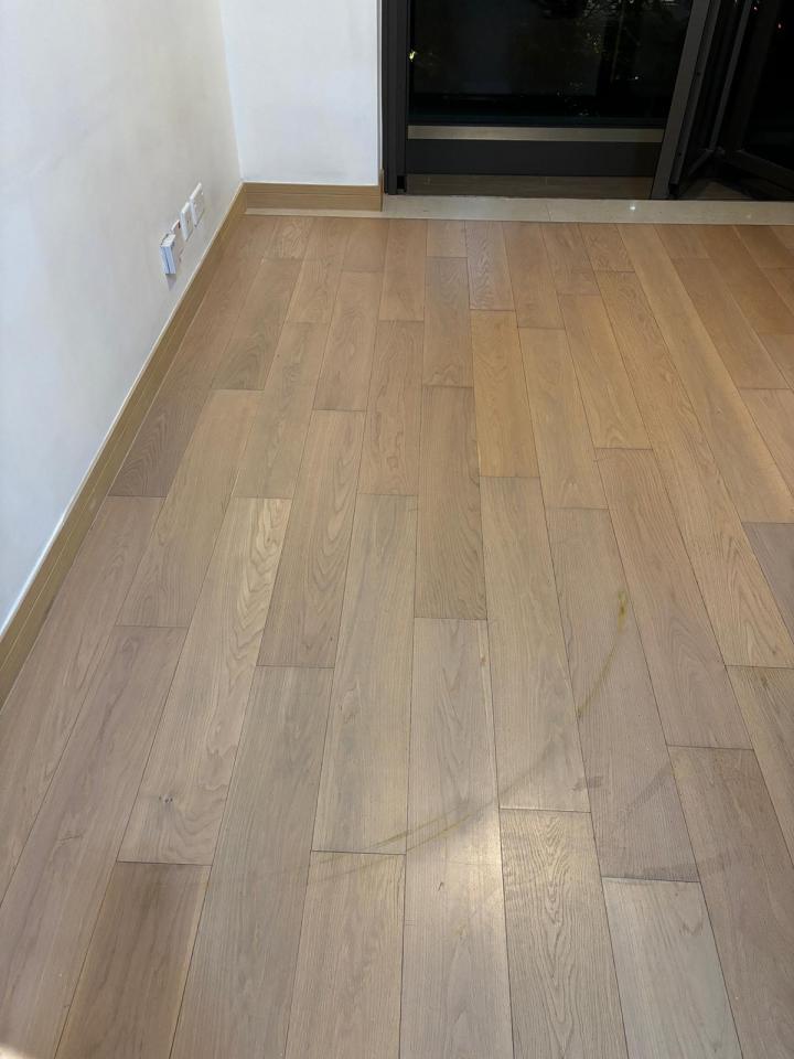 木地板打磨翻新工作照片