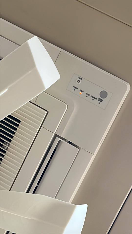 冷氣維修工作照片