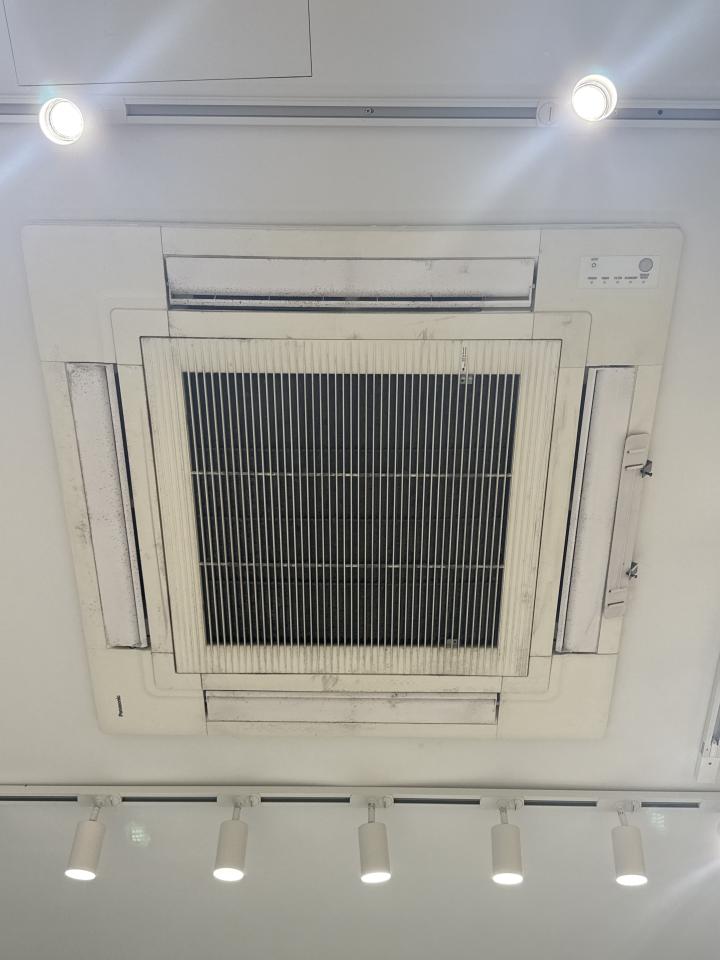 洗冷氣工作照片